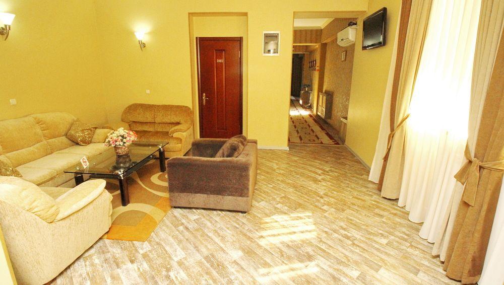 Penthouse Hotel Тбилиси Екстериор снимка