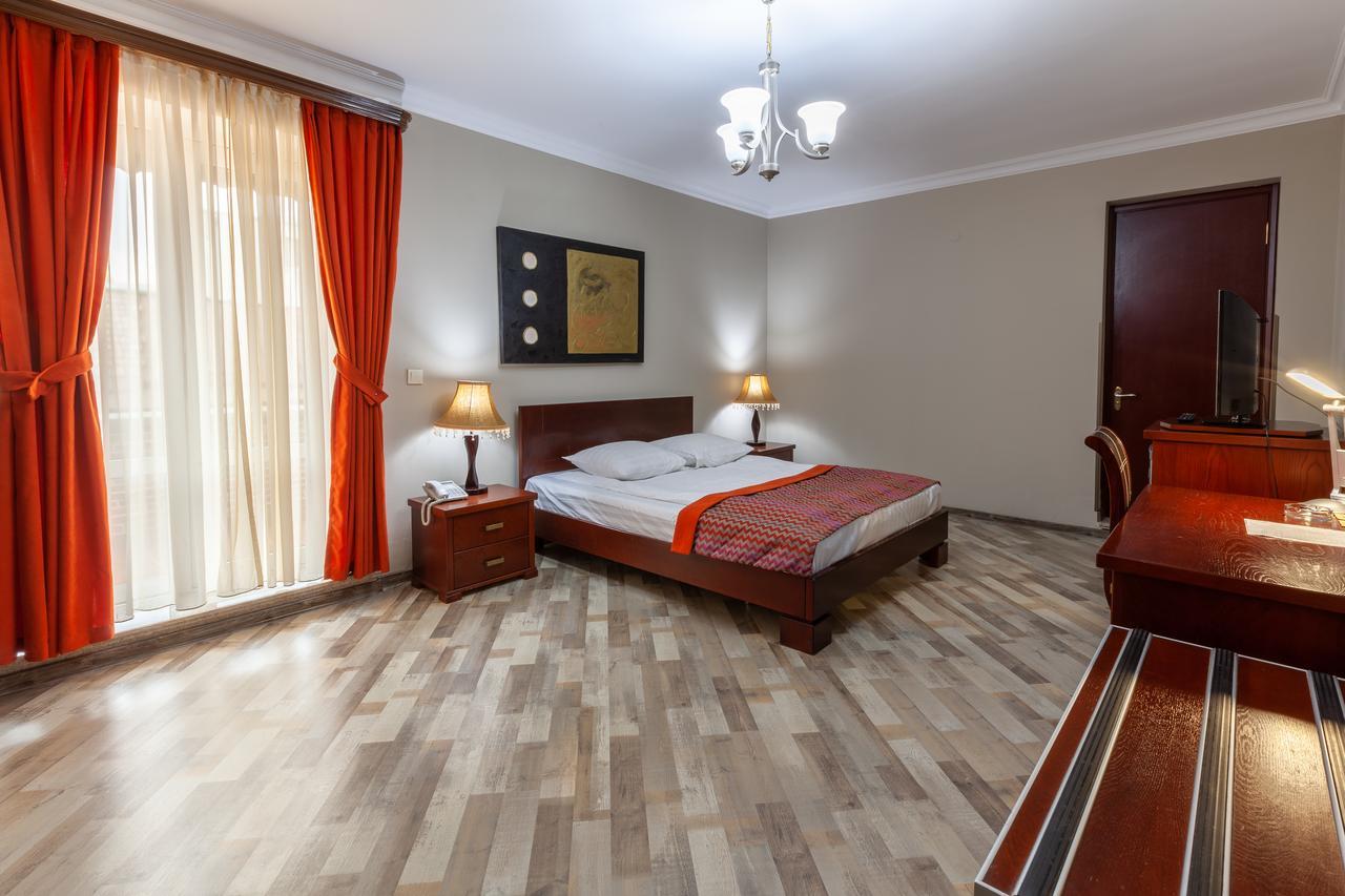 Penthouse Hotel Тбилиси Екстериор снимка