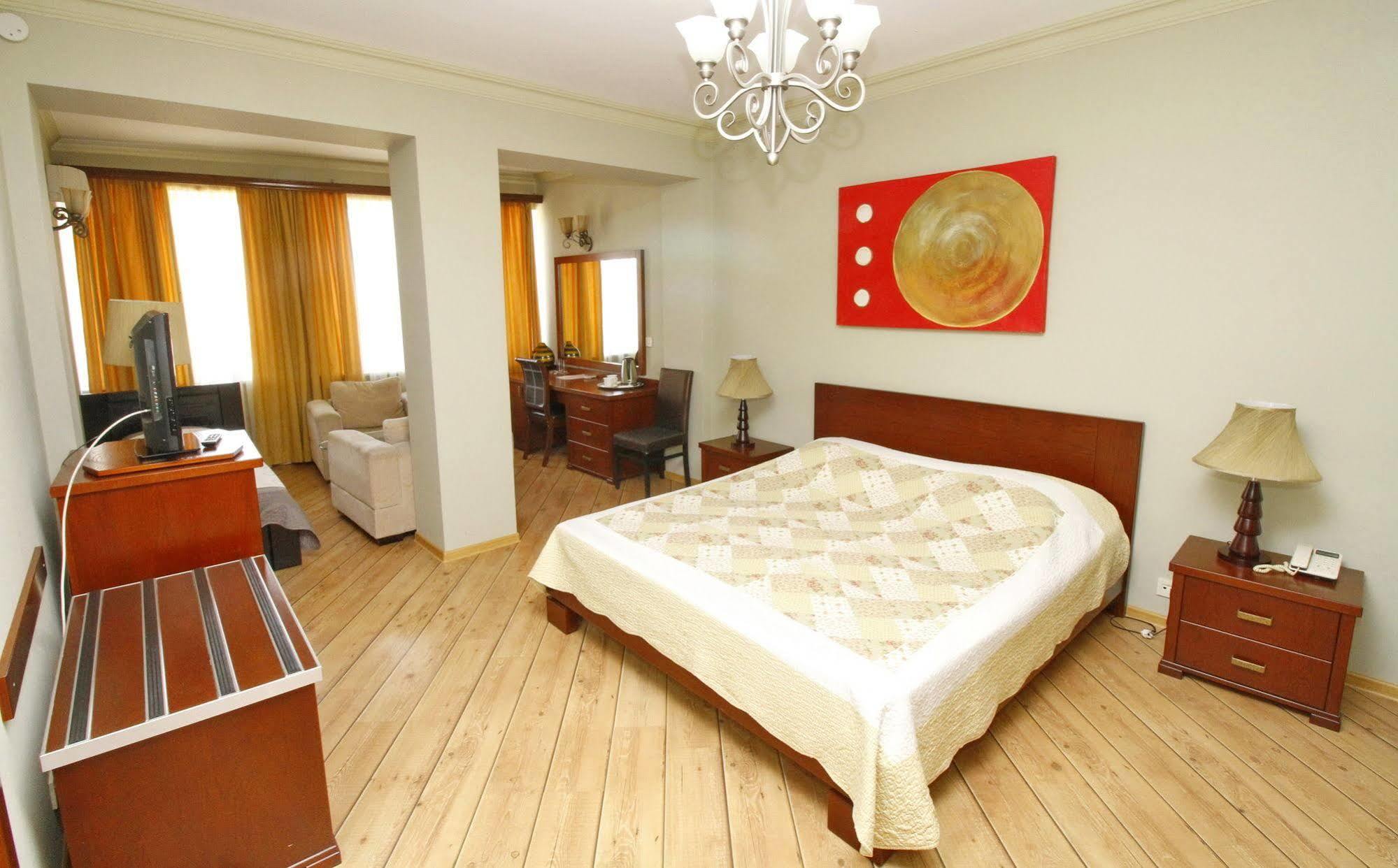 Penthouse Hotel Тбилиси Екстериор снимка