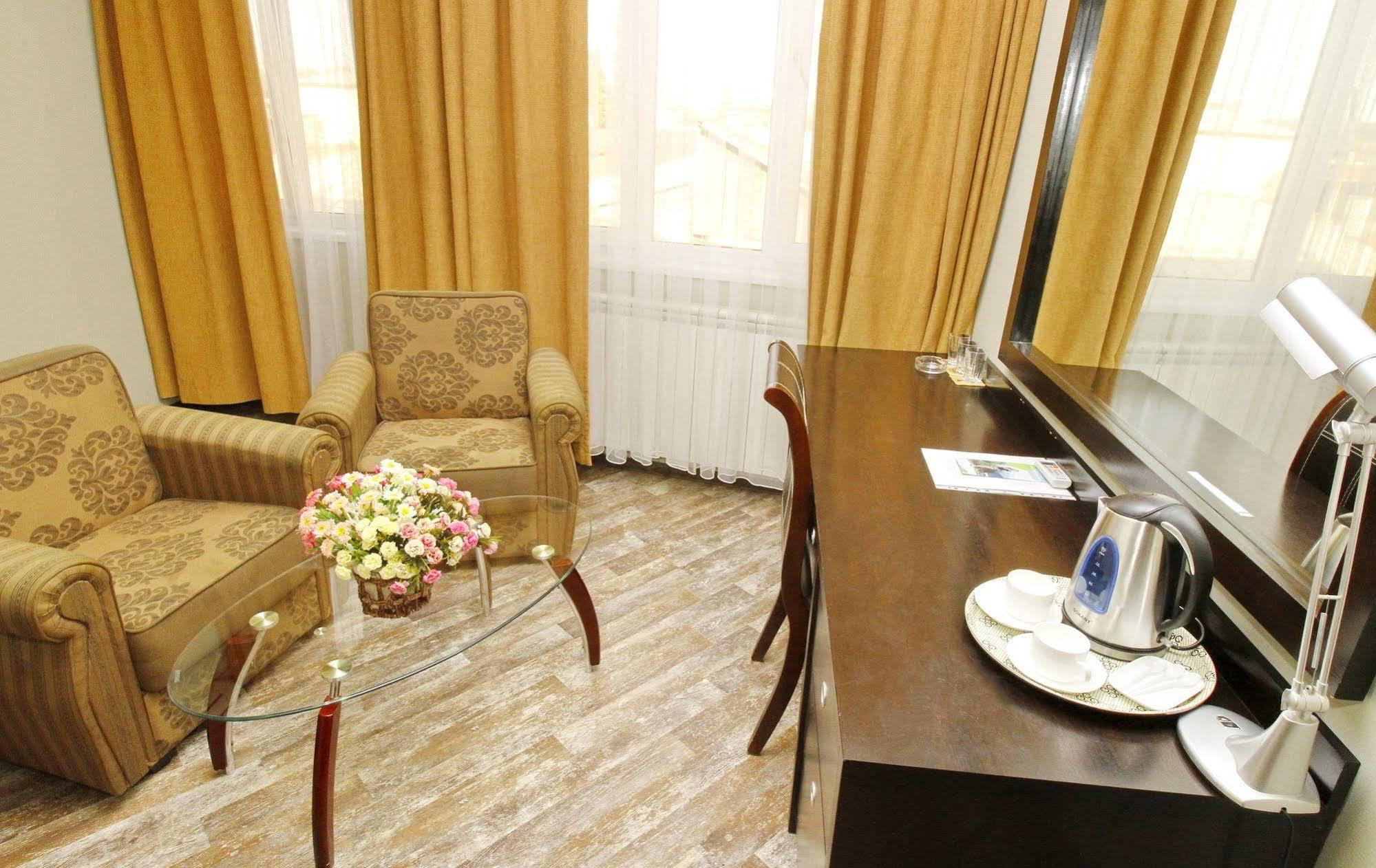 Penthouse Hotel Тбилиси Екстериор снимка