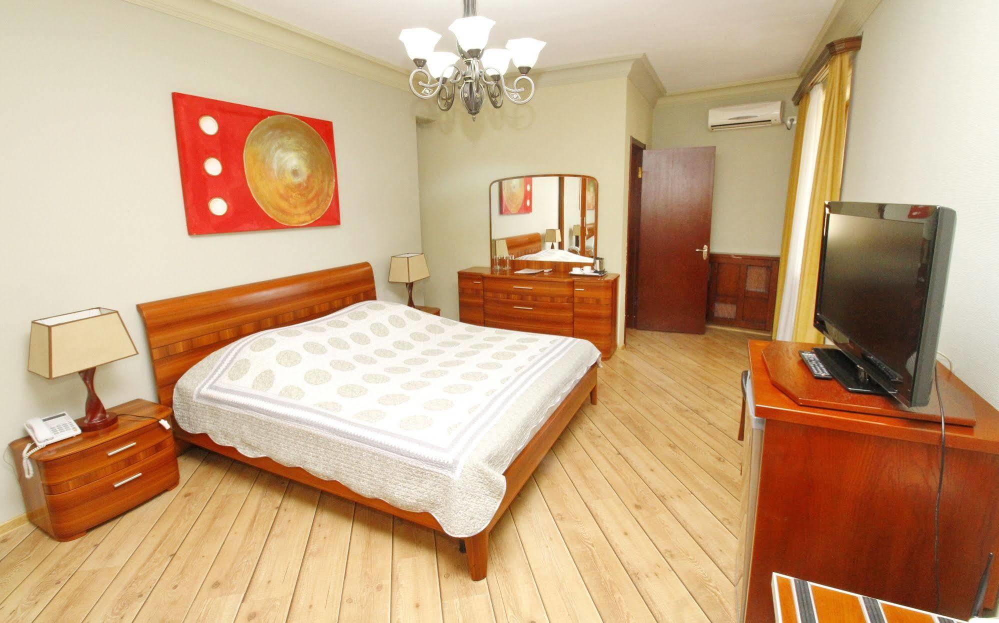 Penthouse Hotel Тбилиси Екстериор снимка