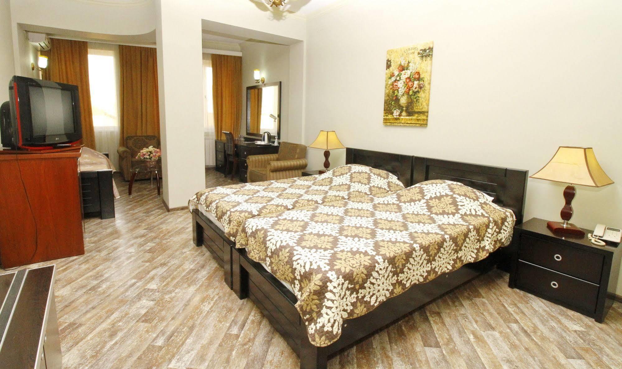 Penthouse Hotel Тбилиси Екстериор снимка